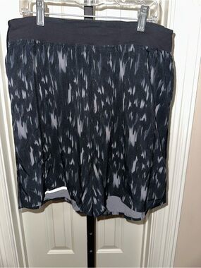 Men’s lululemon Black & Gray Printed Athletic Shorts size medium